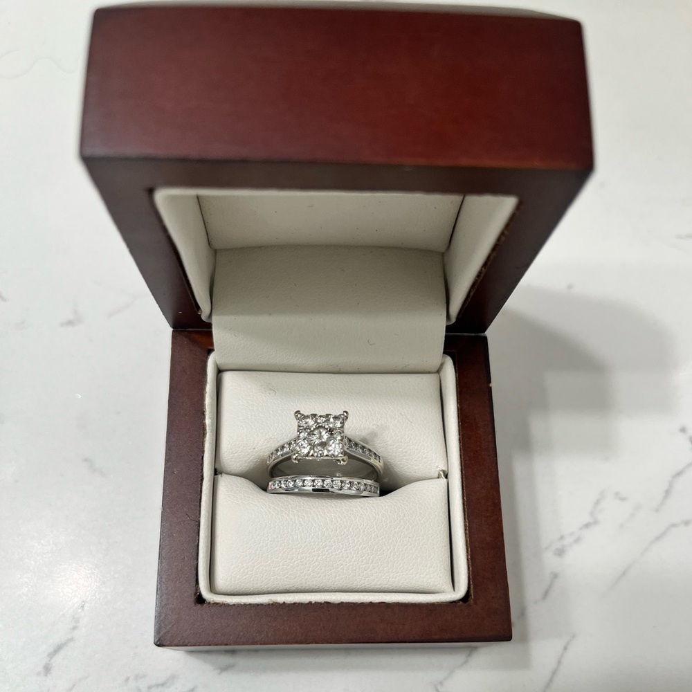Elegant 14 karat White Gold Diamond Bridal Wedding Ring Set Sz 7